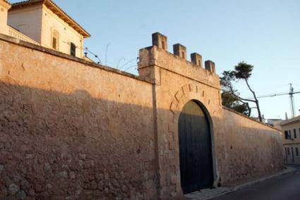 Sa Muradeta. Puerta de acceso al patio de la casa señorial, dónde se construirá la piscina exterior - Cris