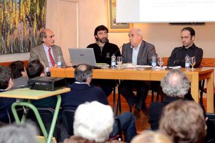 A rebosar. La sala del Ateneu se llenó de público con ganas de conocer un poco más sobre el proyecto - Paco Sturla