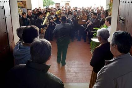 Música. Les dues estudiantines ompliren de músiques tradicionals diferents racons de la ciutat, oferint un dissabte de Carnaval com el de 50 anys enrere - Paco Sturla