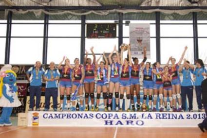 Campeonas. El Haro se acostumbra a levantar trofeos - RFEV