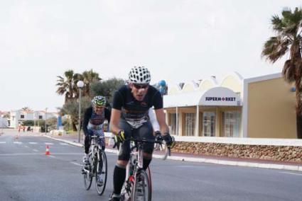 Recorrido. El duatlón contó con una primera prueba de carrera a pie de 5 kilómetros, siguió otra en bicicleta de 20 y una última a pie de 2 kilómetros más. Allés dejó atrás a Vidal - xmt