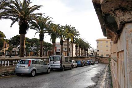 Sanciones. El primer coche estacionado en la Costa Marina, ayer ya estaba multado - Gemma Andreu