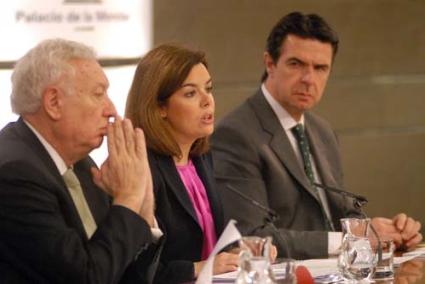 Impugnación. Margallo, Santamaría y Soria en la rueda de prensa tras el Consejo de Ministros - la moncloa