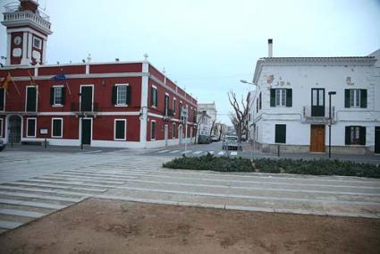 Esplanada. Con la actuación se pretenden evitar charcos cuando llueve - Archivo