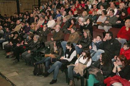 Adhesió. Nombroses persones de diferents àmbits socials van voler donar suport a l’acte d’ahir - Javier