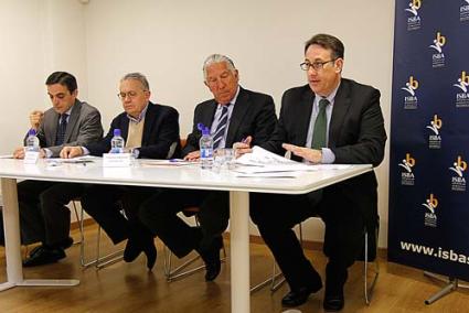 ISBA. José Vicente Marí, conseller delegado; Lluís Sintes, vicepresidente; Fernando Marqués, presidente y Jesús Fernández, director general - Archivo