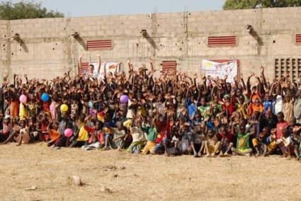 VIAJE. Serratore y Vidal visitaron Namala Guimbala en noviembre de 2011 - EUROHELPER