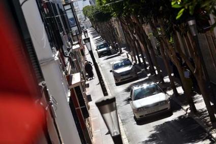 ADAPTACIÓN. El cambio de sentido de Camí des Castell y de la calle del Carme aplicado desde el pasado viernes ha despistado a algunos conductores - Paco Sturla