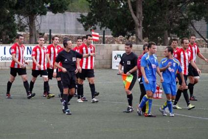 Cuentas pendientes. El derbi de la primera vuelta fue polémico y venció el Mercadal por 2-1 - Archivo