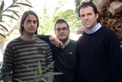 Seminaristas. Pablo Soriano, Joan Camps y Vicent Fayos han visitado estos días parroquias y centros docentes para dar a conocer su testimonio - Paco Sturla