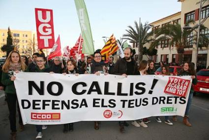 Marcha. Alrededor de 300 personas participaron en la manifestación - Javier