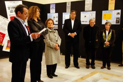 Inauguració. José Alberto Serra, la regidora de Cultura, i Santiago Serra, fill del fundador de la companyia - Cris