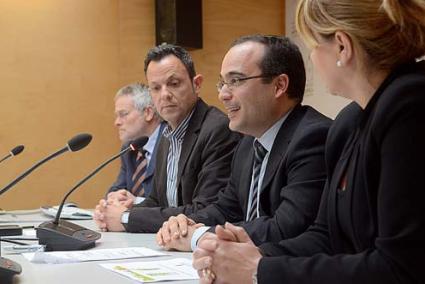 Presentación. Fernando Salom, Juanjo Pons, Rafael Santiso y Águeda Reynés, ayer en el Consell - Paco Sturla