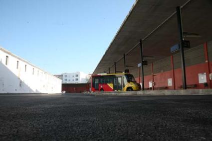 Mejoras. La Estación de Autobuses presenta estos días un remozado aspecto después de las mejoras realizadas en pavimentos y aceras - Javier