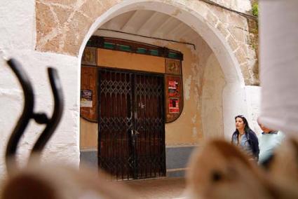 Farmacia Llabrés. Hace años que el inmueble se encuentra abandonado. Ahora tras la reforma volverá a tener actividad en Ses Voltes - Gemma Andreu