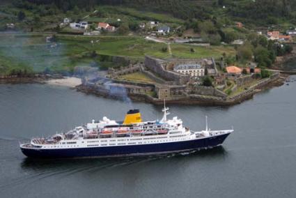 Saga Sapphire. El crucero tiene un calado de 8,42 y seguramente deberá fondear en la zona de Cala Figuera - Archivo