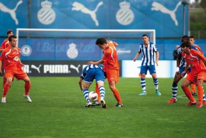 Manu. El jugador del Menorca fue el autor del gol decisivo que valió el triunfo en Manlleu - Archivo