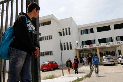 Futuro. Los estudiantes de secundaria deben escoger su futuro inmediato, que pasa por la universidad, la formación profesional o el mercado laboral - Gemma Andreu