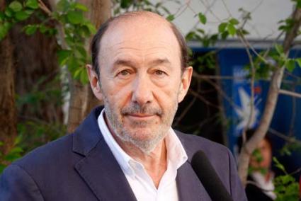 Rubalcaba. El líder socialista visitó ayer una ONG - PSOE