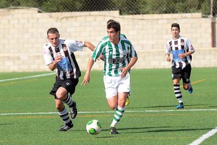 Cd Migjorn. Su triunfo ante el Alaior le sitúa como mejor alternativa al título si fallan Sami y Ferreries - Paco Sturla