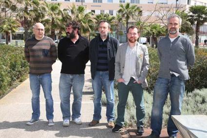 Miembros. Raül Escandell, Óscar García y Damià Coll junto a David Abril y Rafael Muñoz, ayer - Javier