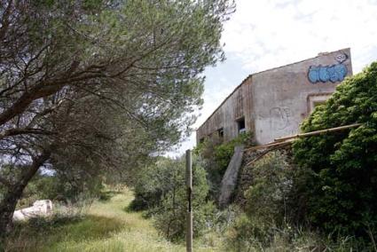 Batería. Las antiguas instalaciones militares, que fueron desafectadas por el Ministerio de Defensa hace más de una década, podrían albergar un complejo hotelero con una capacidad para 200 plazas. - Gemma Andreu