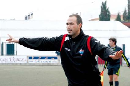 Yeray Rodríguez. El técnico escuchó ayer la postura de la junta que no parece compartir - Archivo