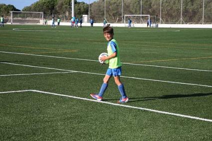 Zona. En Bintaufa se construyeron dos nuevos campos de fútbol - Archivo