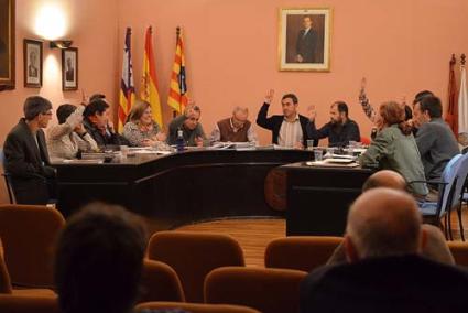 Sesión. Se celebró ayer por la tarde en el salón de plenos municipal - Paco Sturla