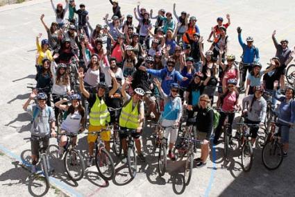 Grup. Els alumnes van fer ahir una excursió en bicicleta fins a Son Saura - Gemma Andreu