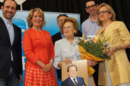 Reconocimiento. La viuda de Pons Timoner, Catalina Enrich, agradeció el homenaje al exalcalde - Gemma Andreu