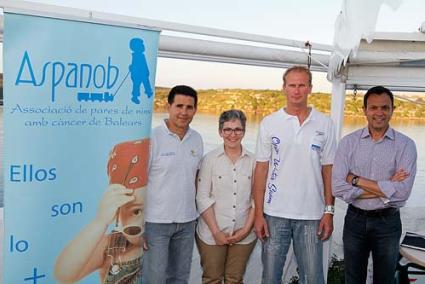 Presentación. Narcin Swiatek, junto a los representantes municipales, insulares, CN Villacarlos y Aspanob - Gemma Andreu