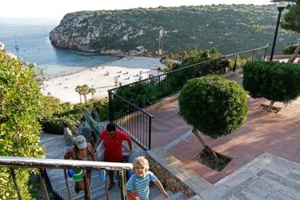 cala 
en porter. 
El núcleo turístico del término de Alaior se encuentra entre los mejor valoradas por los encuestados, debido a las últimas inversiones realizadas por el Ayuntamiento para mejorar la urbanización. - Gemma Andreu