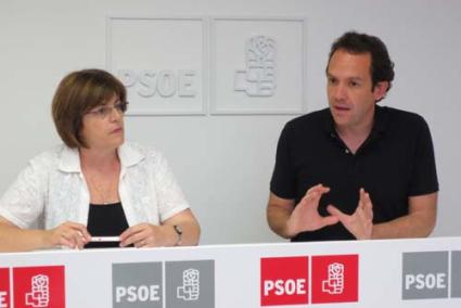 Mesa. Gari Petrus y Marc Pons elevarán la petición al pleno del Consell y al Parlament - PSOE