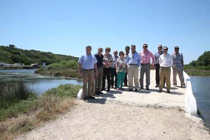 Albufera. La expedición recibió completas explicaciones de los técnicos del parque natural - Javier