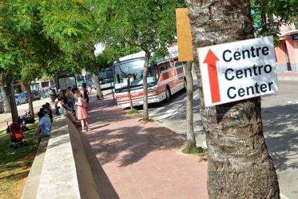 Sin cambios. Los autobuses siguen en la Plaça Menorca - Paco Sturla