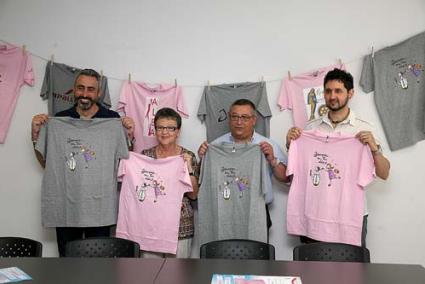 Presentación. Carlos Palliser, Lola Mir, Germán Sintes y James mostraron ayer las nuevas camisetas - Javier