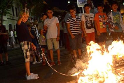 Sa Plaça. Unes 500 persones van acompanyar els Fru-Frús en el seu inici de festa - Paco Sturla