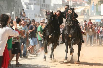 Els genets han realitzat una desena de passades corrent abraçats - Javier