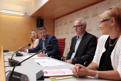 Colaboración. Tadeo y Cabrera presentaron las previsiones con Roberto Fernández y Maria Luisa Seco - Jaume Fiol