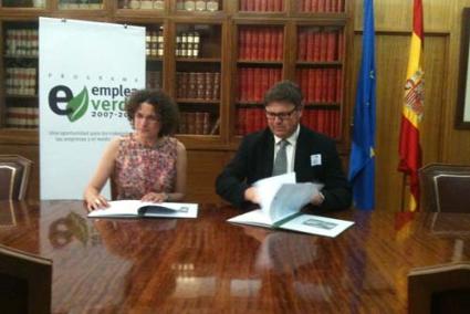 Firma. La directora de la Fundación Biodiversidad, Sonia Castañeda, y el conseller Villalonga, en Madrid - cime