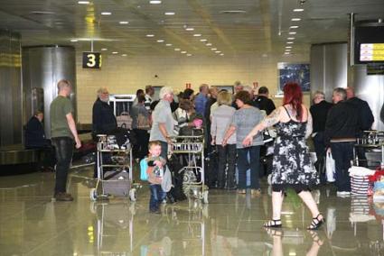 Aeropuerto. Un total de 384.930 personas pasaron por el aeródromo menorquín durante junio - Archivo