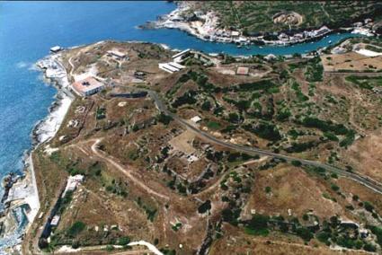 Recinto. Una vista de la zona en la que se debería de actuar. En la imagen se señala la parte del antiguo castillo donde se levantaría la muralla, ahora derruida - Museo Militar