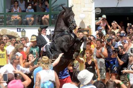 Jaleo. L’espectacle a la Plaça de s’Algaret va començar a les dotze i mitja i es perllongà fins passades les tres i mitja del capvespre - Paco Sturla