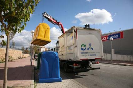 Recogida. La administración insular quiere reducir notablemente la cantidad de basura que acaba en el vertedero de Milà - Archivo