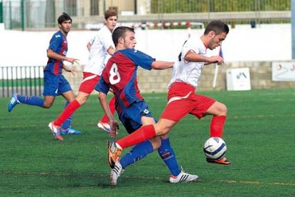 Menorca. El jugador de Es Mercadal -dorsal 8- se enfrentará a su exequipo en la primera jornada de liga - Archivo