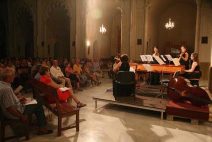 Nou escenari. Joventuts Musicals va crear un acollidor espai davall de l’orgue - Javier