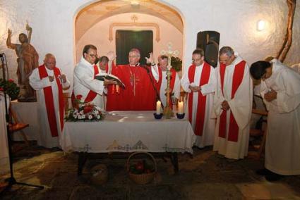 Celebració arxiprestal. Monsenyor Sebastià Taltavull presidí una multitudinària Eucaristia, a la qual seguiren els balls del Grup Folklòric Es Born, una bereneta popular i el concert del Cor Cadenza - Gemma Andreu