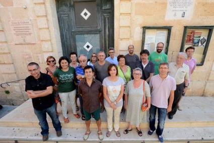 PSM. Cargos institucionales actuales y del pasado, incluidos tres exconsellers de Educación del Consell, ayer en Ciutadella - Paco Sturla