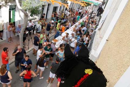 Berenar. Vesins, caixers i autoritats, a les 9 del matí al Camí des Castell - Gemma Andreu